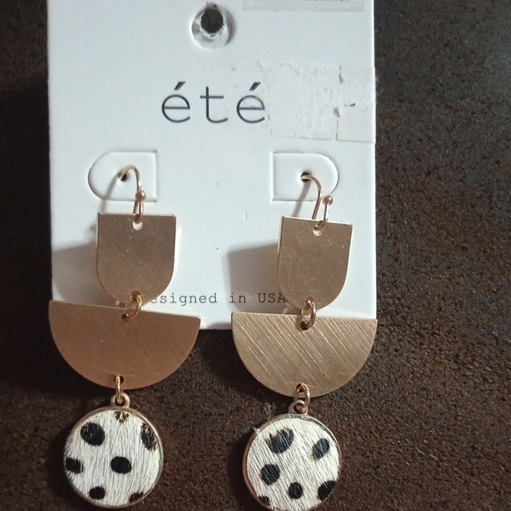 ETE Gold and Black Geometric Earrings